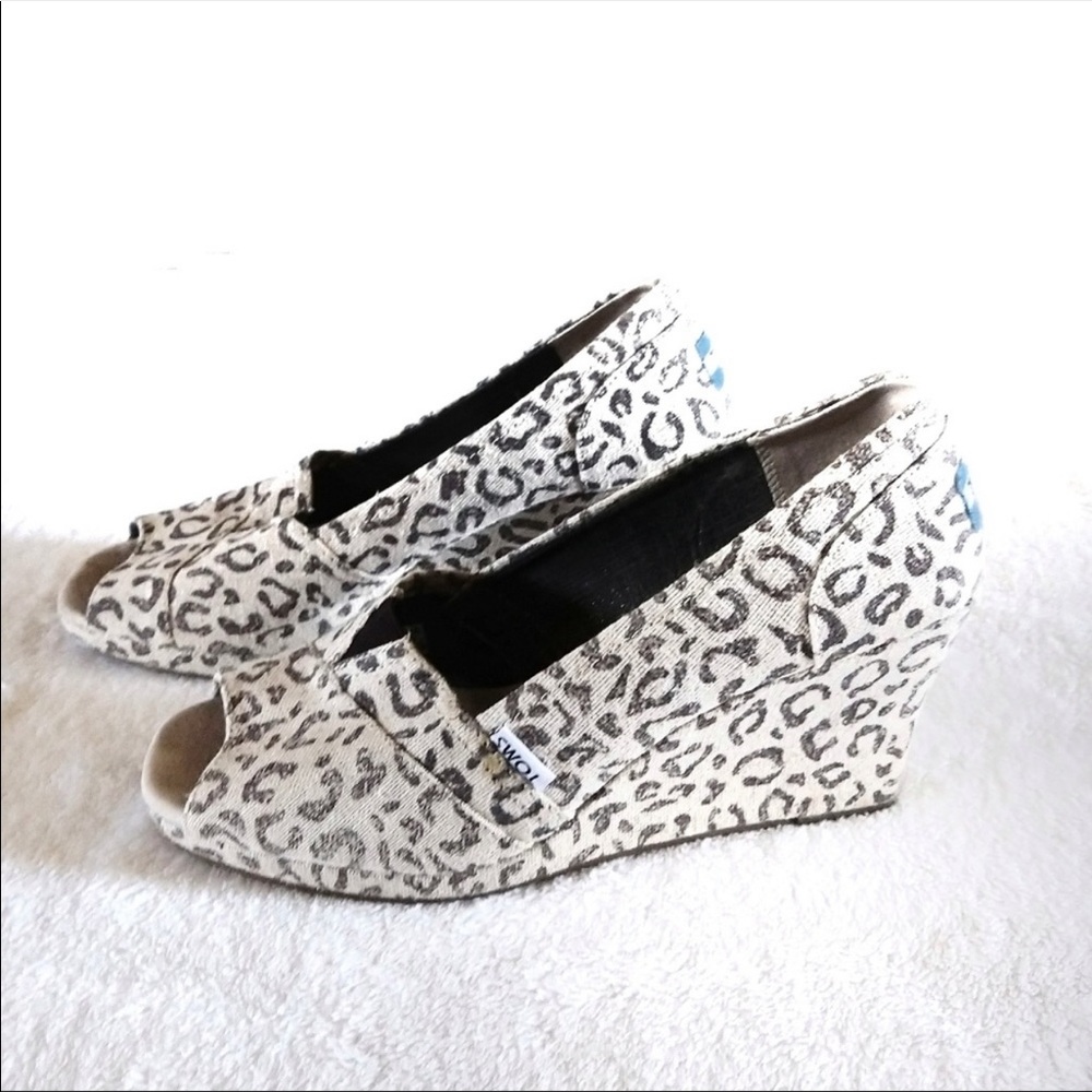 Toms snow leopard wedges